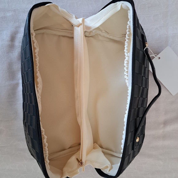 lululemon athletica Black Checkered Toiletry Bag - Picture 3 of 3